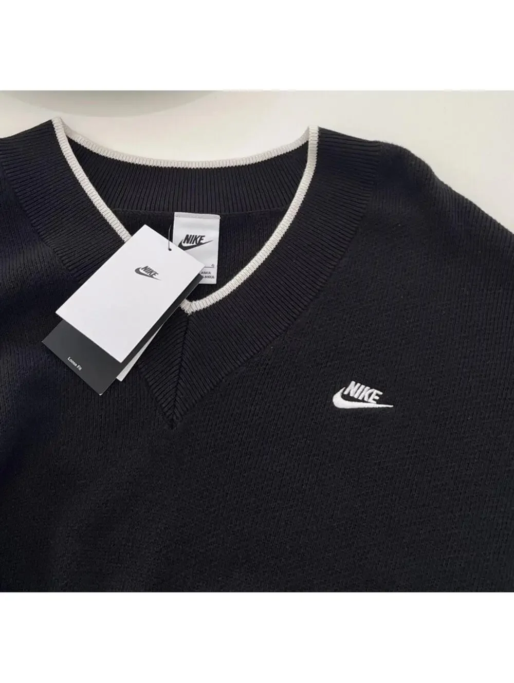 $90 Nike Sportswear Club V-Neck Sweater Black HV1419 Men's Size Large